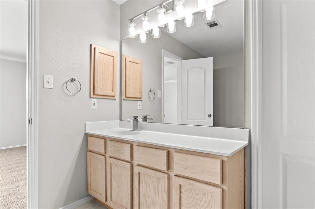 2039 Diamond Ridge Drive Carrollton, TX 75010 - Photo 19 of 30