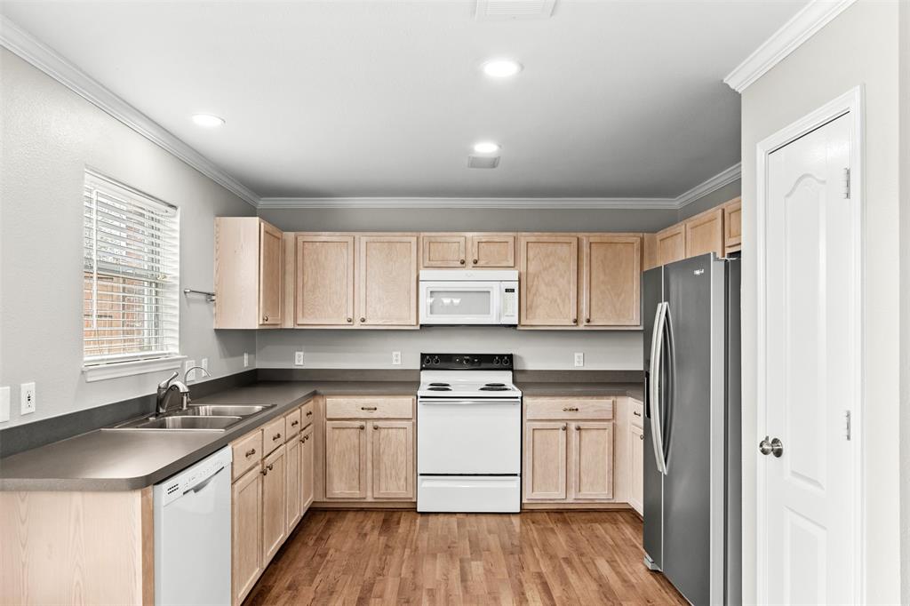 2039 Diamond Ridge Drive Carrollton, TX 75010 - Photo 9 of 30