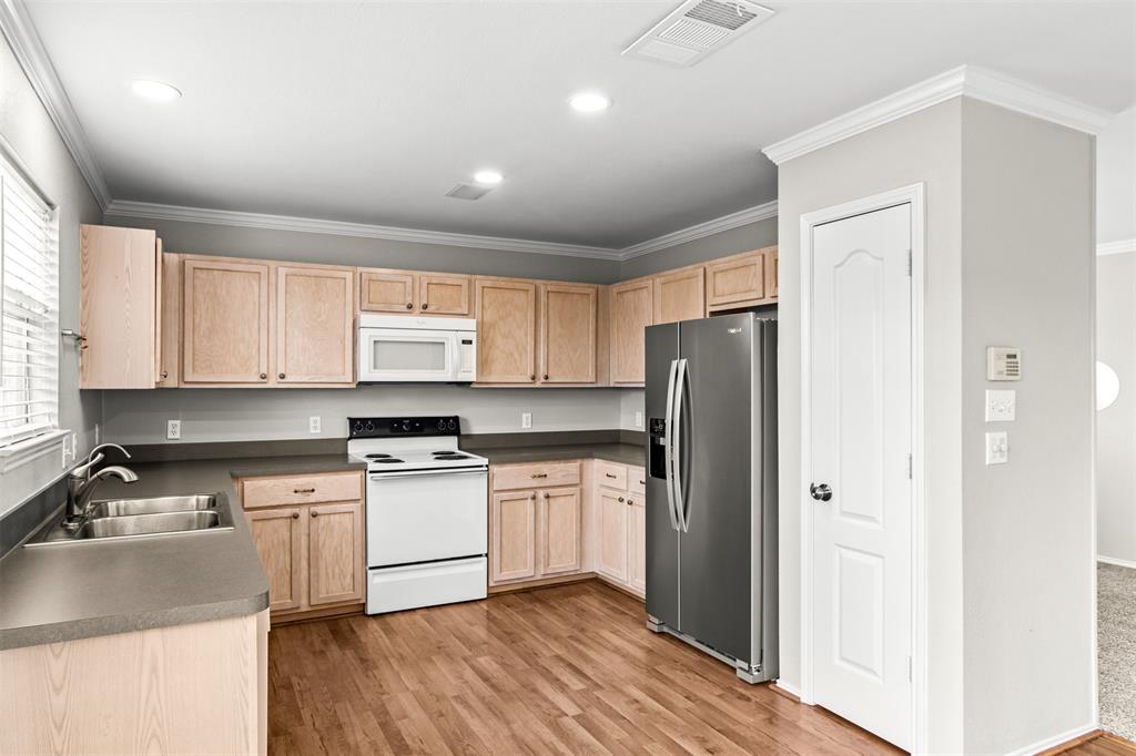 2039 Diamond Ridge Drive Carrollton, TX 75010 - Photo 10 of 30