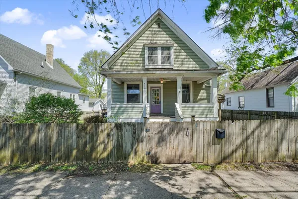 $229,900 | 410 East Lafayette Street, Monticello, IL 61856