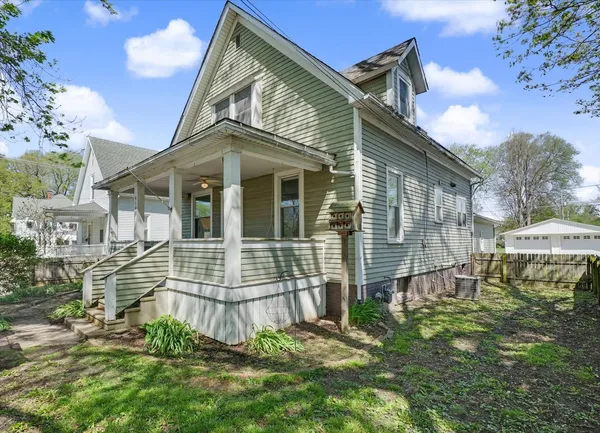 $229,900 | 410 East Lafayette Street, Monticello, IL 61856