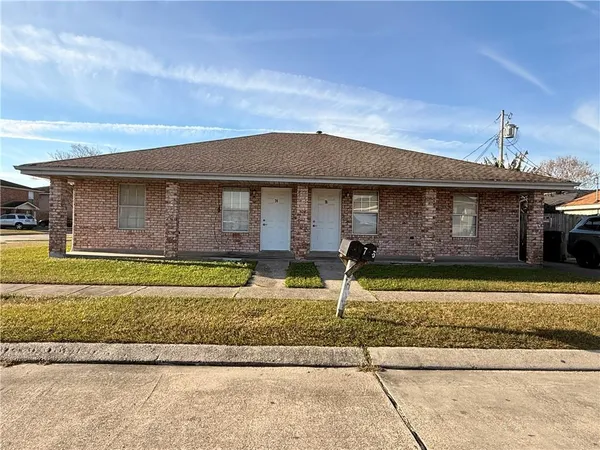 $240,000 | 74-76 Phillip Court, Chalmette, LA 70043