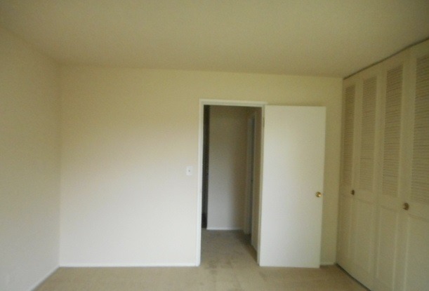 1117 South Old Wilke Road, Unit 106 Rolling Meadows, IL 60005 - Photo 11 of 13 a view of an empty room