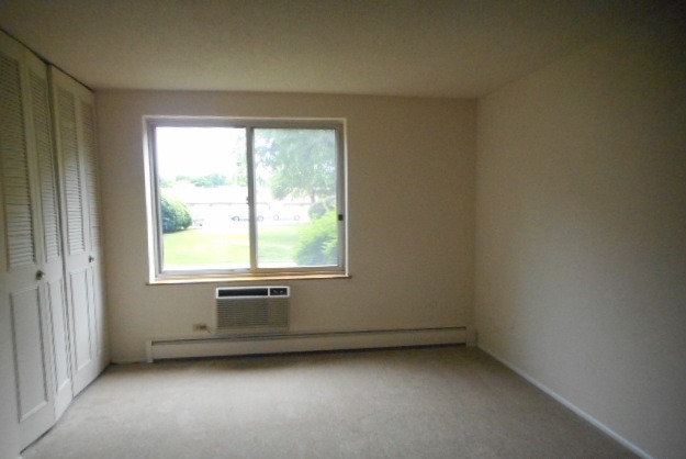 1117 South Old Wilke Road, Unit 106 Rolling Meadows, IL 60005 - Photo 10 of 13 an empty room with a window