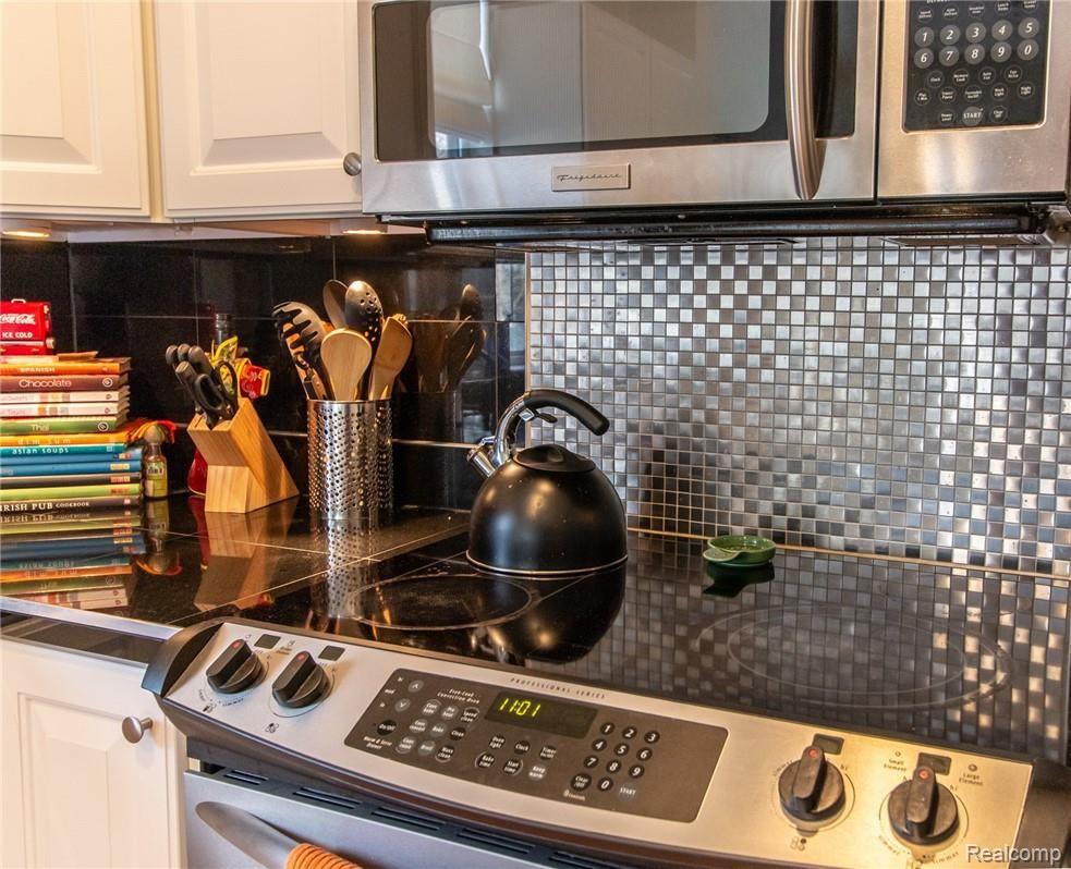 2654 Crooks Road Royal Oak, MI 48073 - Photo 9 of 35 Kitchen Detail