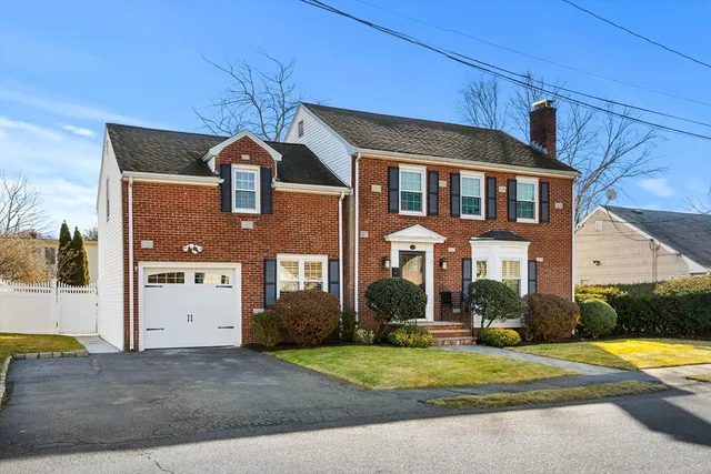 $1,300,000 | 4 Dean Road, Marblehead, MA 01945