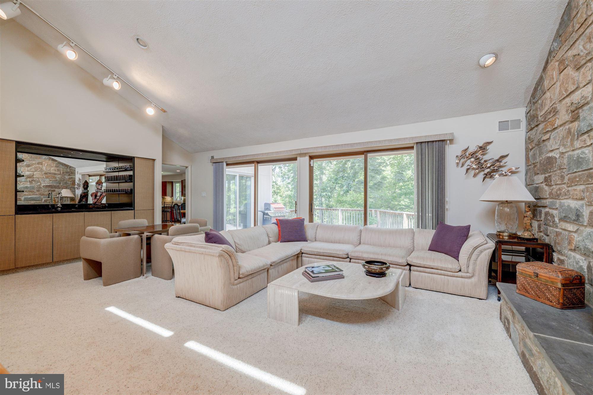 10200 Counselman Road Potomac, MD 20854 - Photo 4 of 82 Stunning Great Room