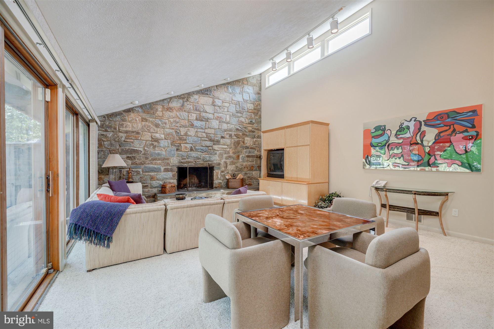 10200 Counselman Road Potomac, MD 20854 - Photo 6 of 82 clerestory windows