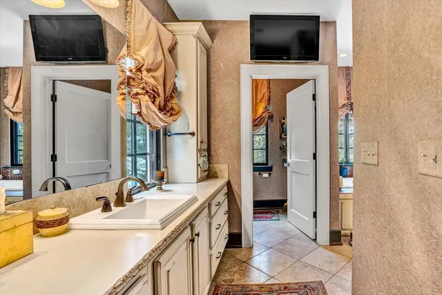 $1,800,000 | 2412 Robin Hood Road Southeast, Roanoke, VA 24014