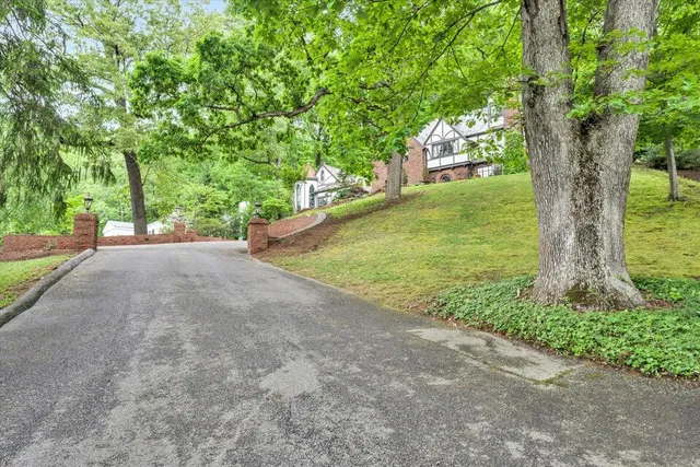 $1,800,000 | 2412 Robin Hood Road Southeast, Roanoke, VA 24014