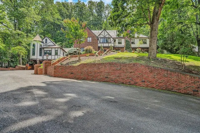 $1,800,000 | 2412 Robin Hood Road Southeast, Roanoke, VA 24014