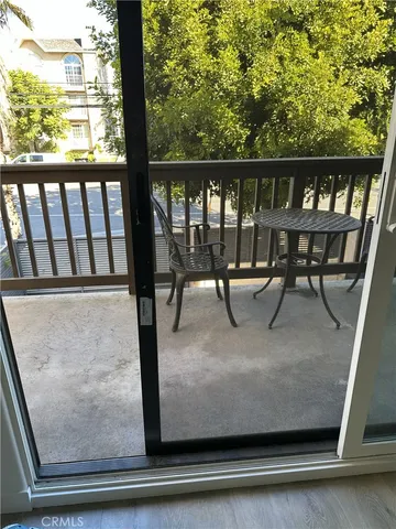 $4,100 | 11438 Moorpark Street, Unit 2, Studio City, CA 91602