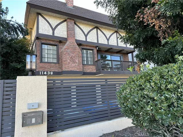 $4,100 | 11438 Moorpark Street, Unit 2, Studio City, CA 91602