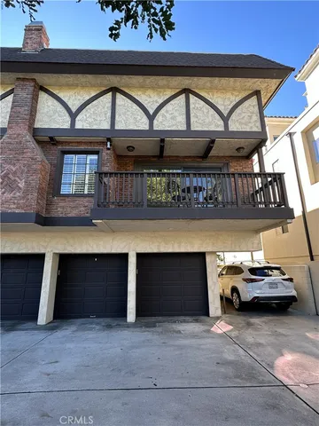 $4,100 | 11438 Moorpark Street, Unit 2, Studio City, CA 91602