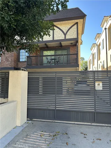 $4,100 | 11438 Moorpark Street, Unit 2, Studio City, CA 91602