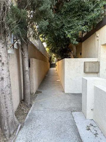 $4,100 | 11438 Moorpark Street, Unit 2, Studio City, CA 91602