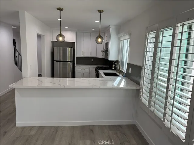 $4,100 | 11438 Moorpark Street, Unit 2, Studio City, CA 91602