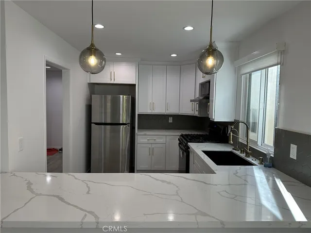 $4,100 | 11438 Moorpark Street, Unit 2, Studio City, CA 91602