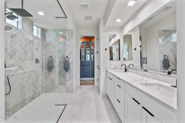 $1,895,000 | 21112 North 60th Place, Phoenix, AZ 85054