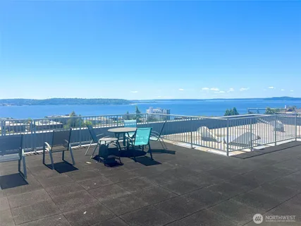 $318,990 | 919 2nd Avenue West, Unit 505, Seattle, WA 98119