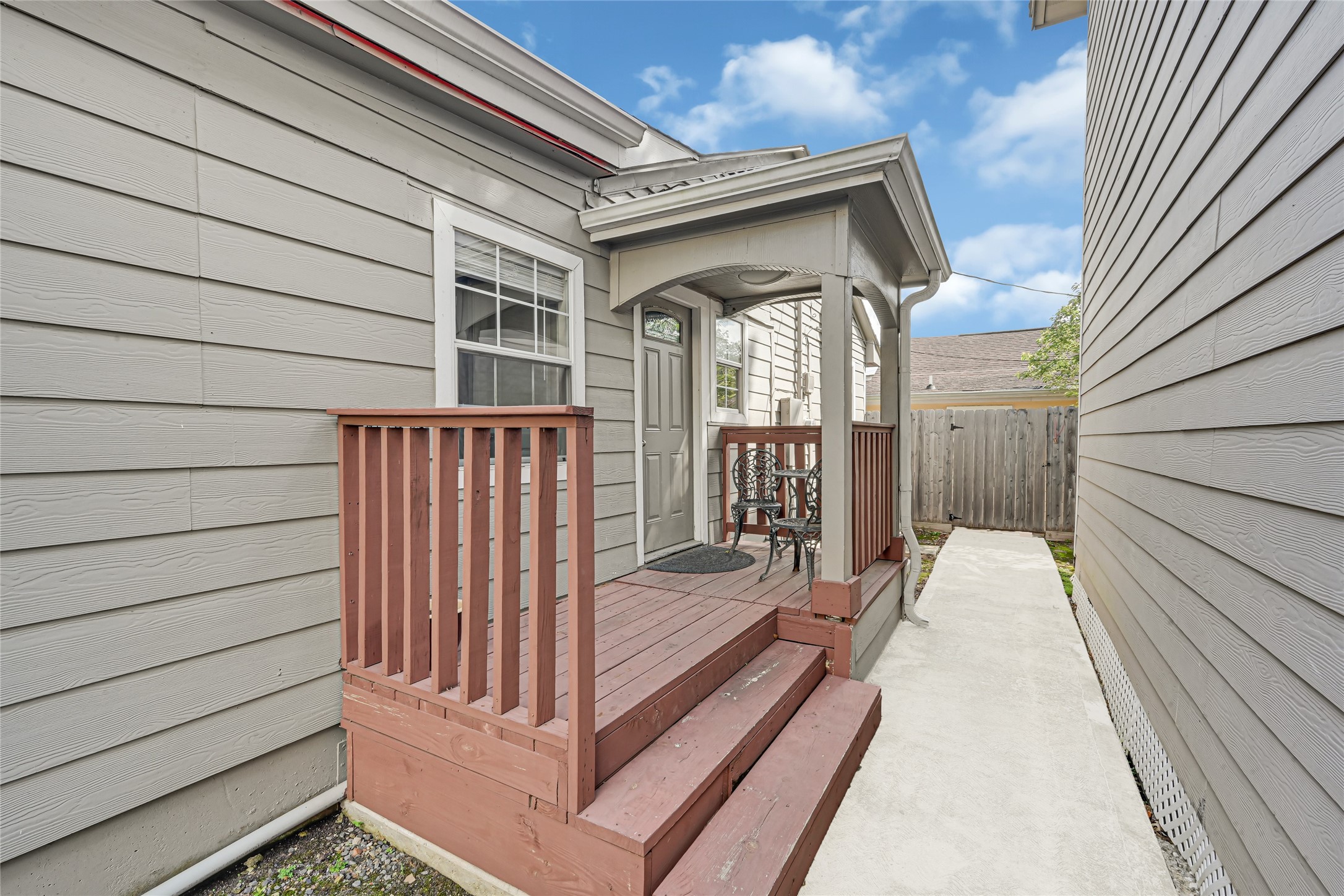2809 Tooke Street Houston, TX 77023 - Photo 25 of 50 a view of a house with a deck
