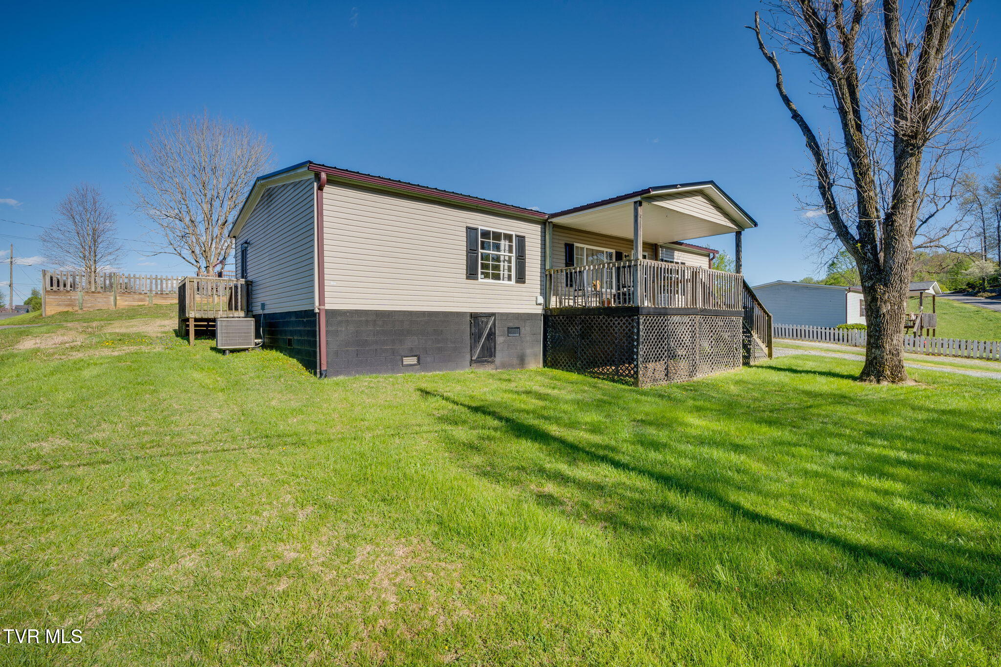 700 Rector Drive Kingsport, TN 37665 - Photo 2 of 25 002