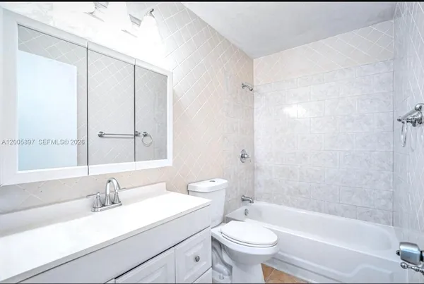 $2,150 | 4259 Royal Banyan Way, Unit B, Lake Worth, FL 33461