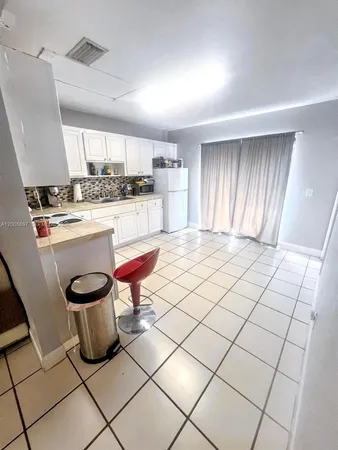$2,150 | 4259 Royal Banyan Way, Unit B, Lake Worth, FL 33461
