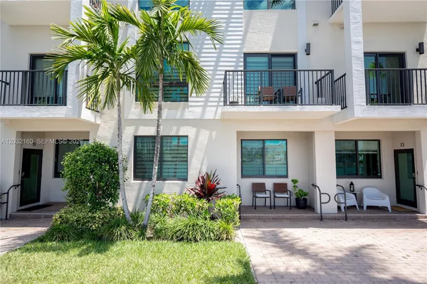 $3,950 | 4640 Northwest 84th Avenue, Unit 12, Doral, FL 33166