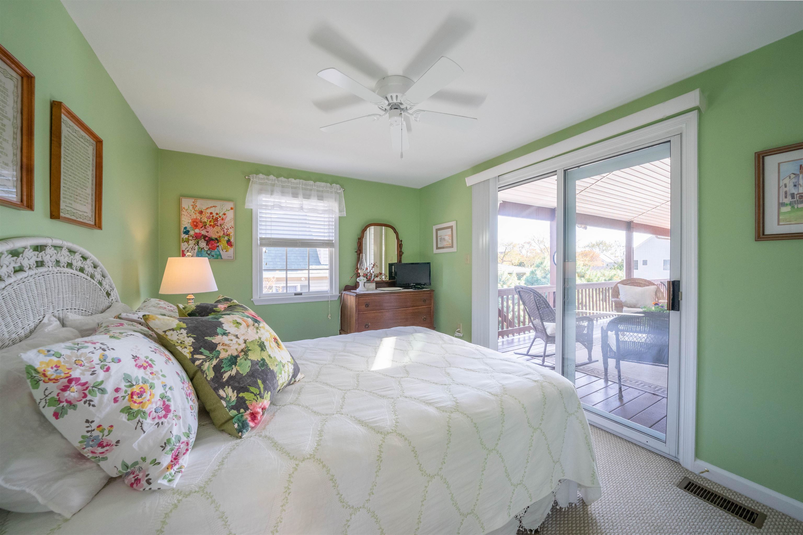 210 3rd West Cape Cape May, NJ 08204 - Photo 18 of 31 a bedroom with bed and window