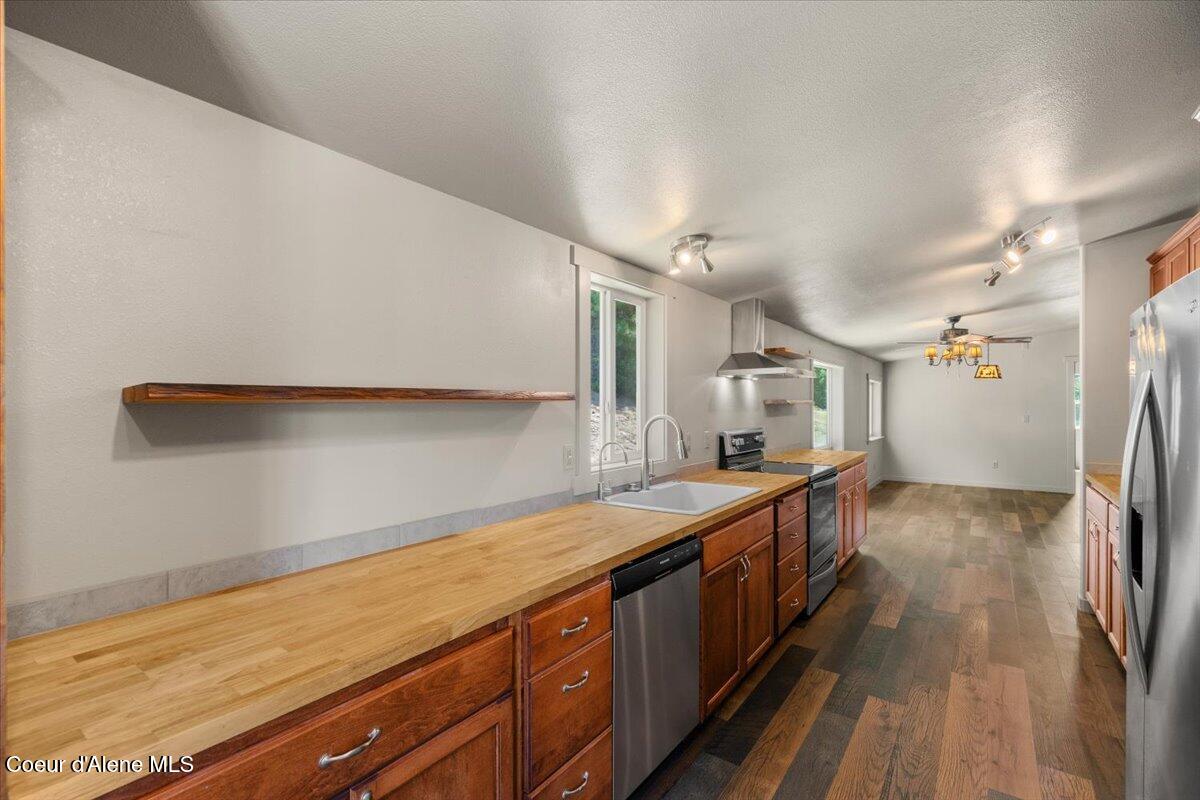 13085 North Ragged Ridge Road Post Falls, ID 83854 - Photo 15 of 45 15-Kitchen