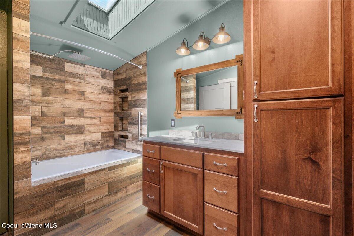 13085 North Ragged Ridge Road Post Falls, ID 83854 - Photo 27 of 45 27-Full bath