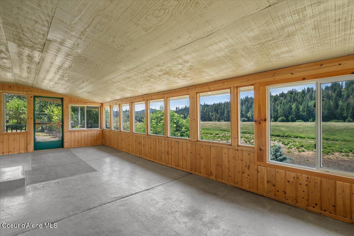 13085 North Ragged Ridge Road Post Falls, ID 83854 - Photo 29 of 45 29-Sun Room