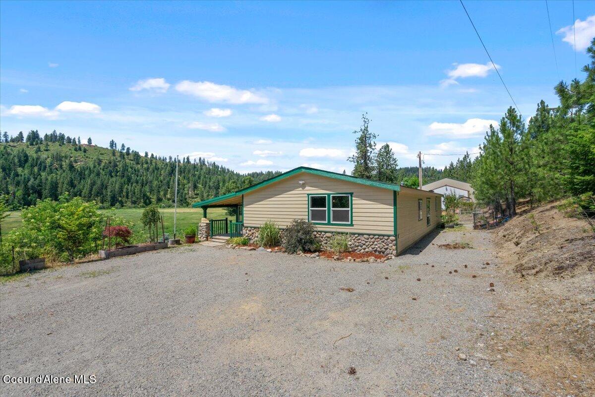 13085 North Ragged Ridge Road Post Falls, ID 83854 - Photo 6 of 45 06-Front of home