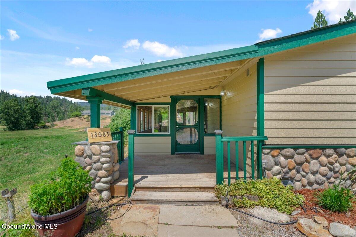 13085 North Ragged Ridge Road Post Falls, ID 83854 - Photo 9 of 45 09-Front entry