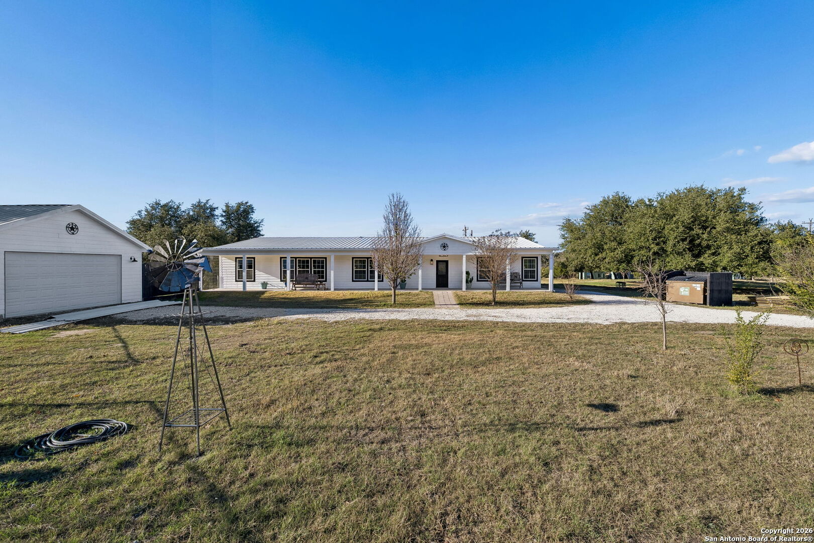 11890 Ranch Road 965 Fredericksburg, TX 78624 - Photo 6 of 40 Gallery Image 6