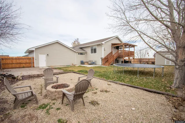 $385,000 | 1711 Absaroka Trail, Bar Nunn, WY 82601