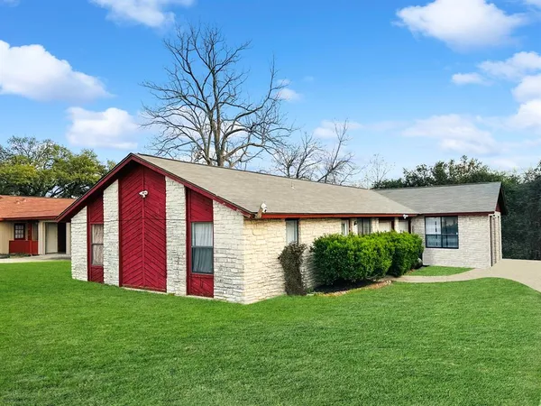 $1,590 | 7402 Geneva Drive, Unit A, Austin, TX 78723