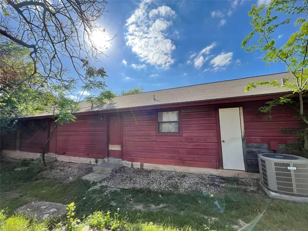 $1,590 | 7402 Geneva Drive, Unit A, Austin, TX 78723