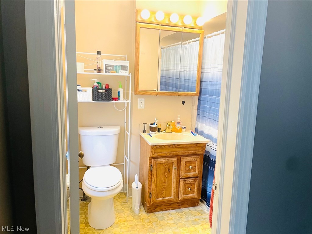1370 Winston Road Cleveland, OH 44121 - Photo 9 of 16 Gallery Image 9