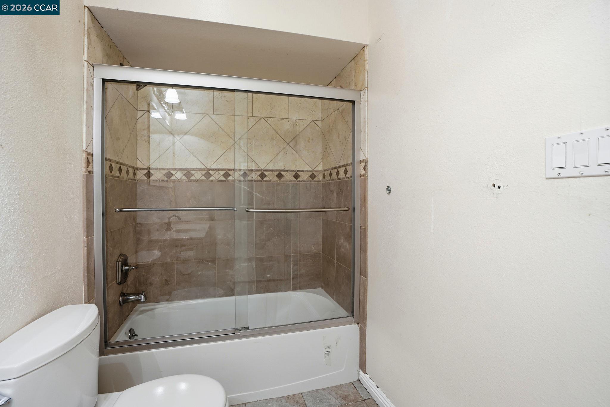 1160 Kenwal Road, Unit D Concord, CA 94521 - Photo 25 of 38 a bathroom with a bathtub and toilet