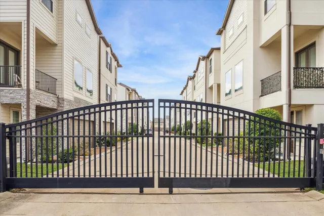 $475,000 | 10923 Brookeshire Chase Lane, Houston, TX 77043