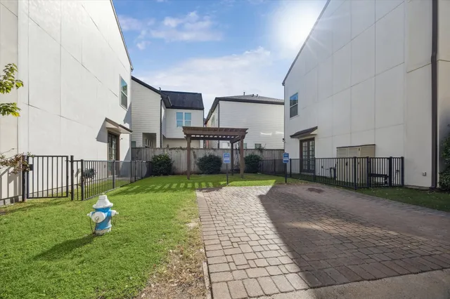 $475,000 | 10923 Brookeshire Chase Lane, Houston, TX 77043