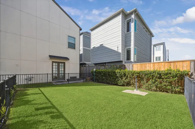 $475,000 | 10923 Brookeshire Chase Lane, Houston, TX 77043