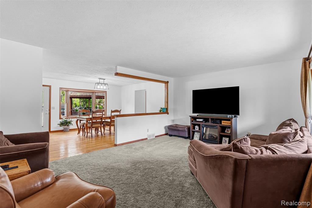 6699 Lansing Road Durand, MI 48429 - Photo 7 of 53