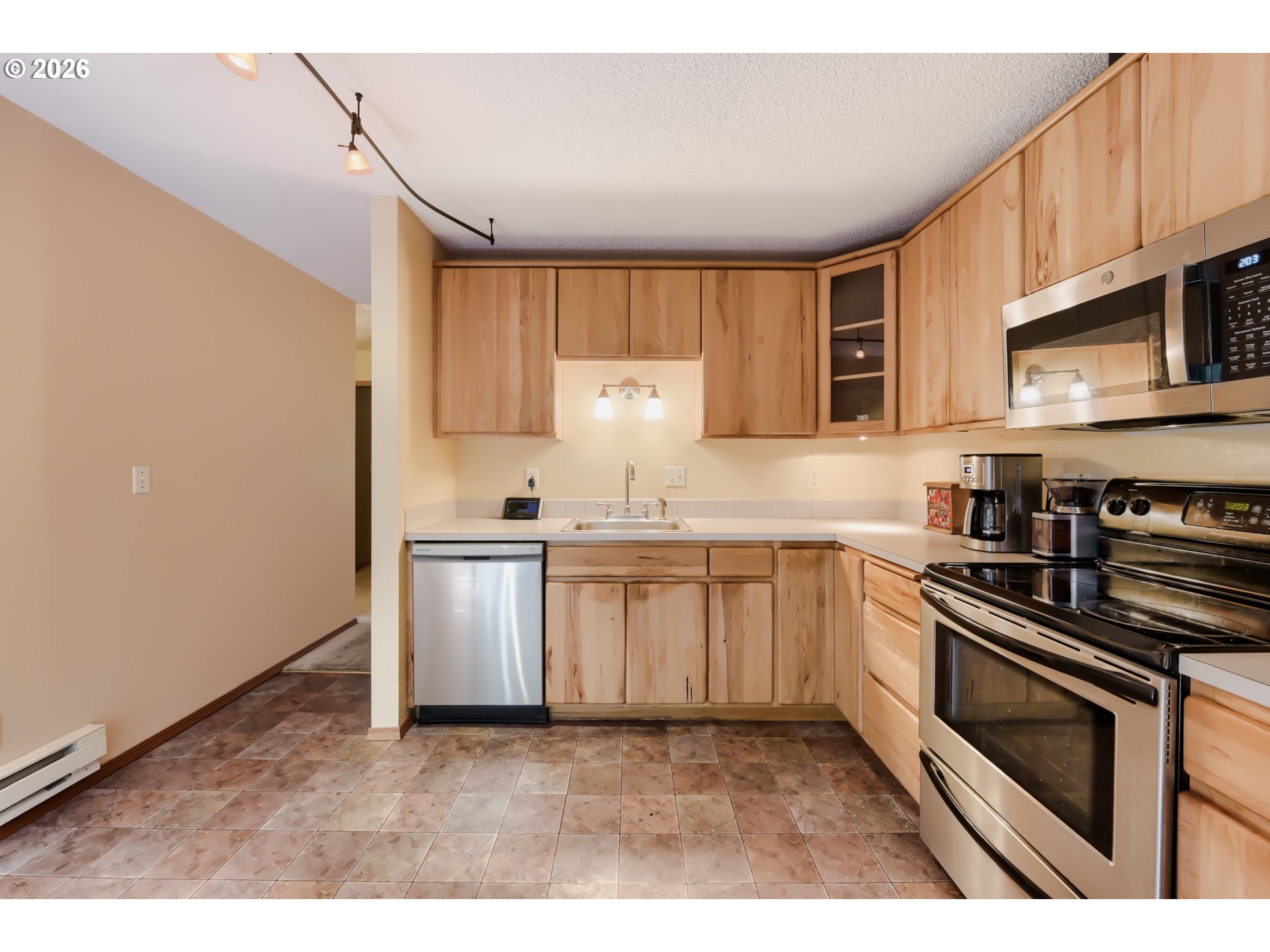 3118 Southwest Carson Street Portland, OR 97219 - Photo 11 of 40