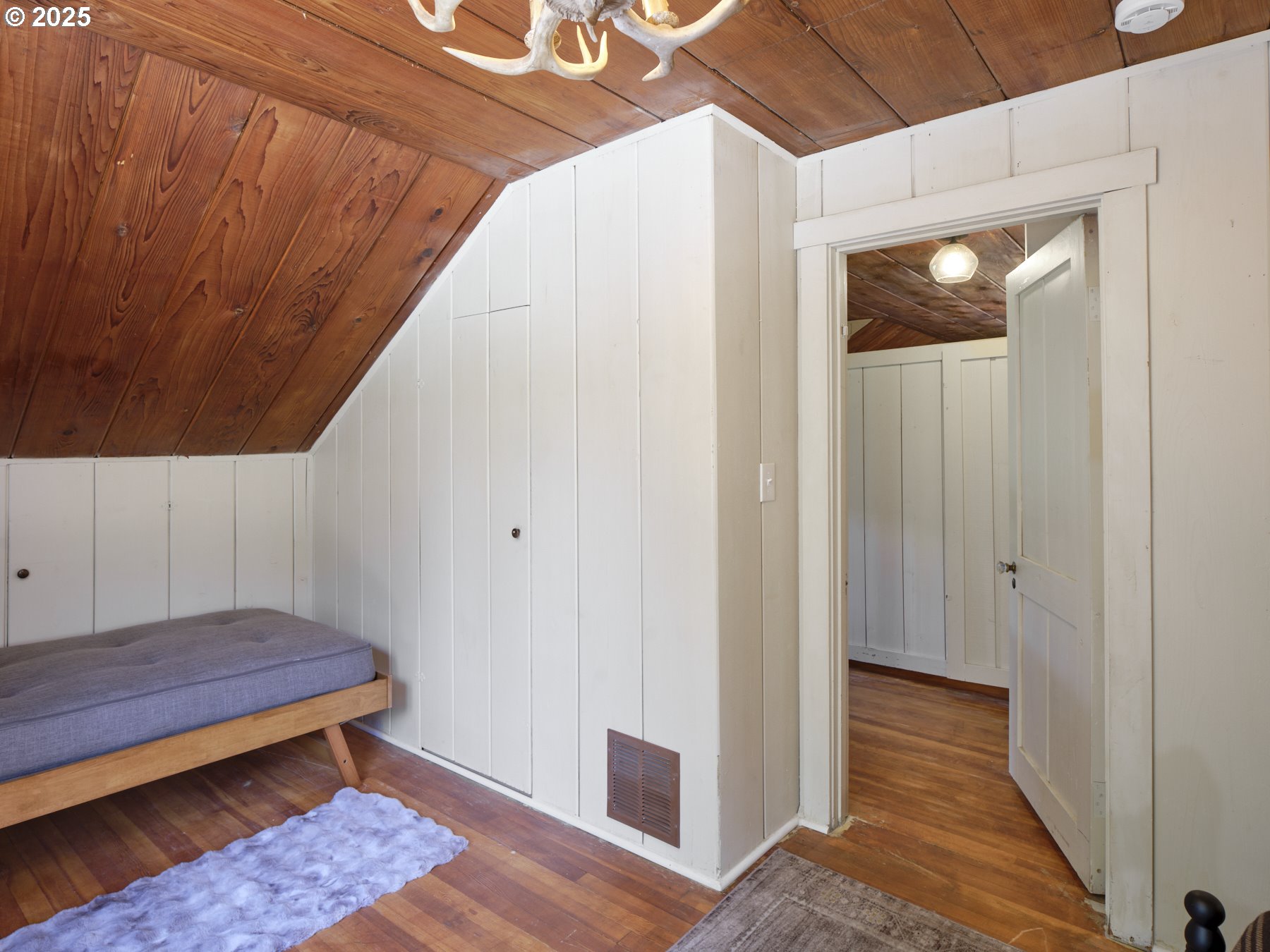 1020 Paine Road Castle Rock, WA 98611 - Photo 29 of 47 Bedroom