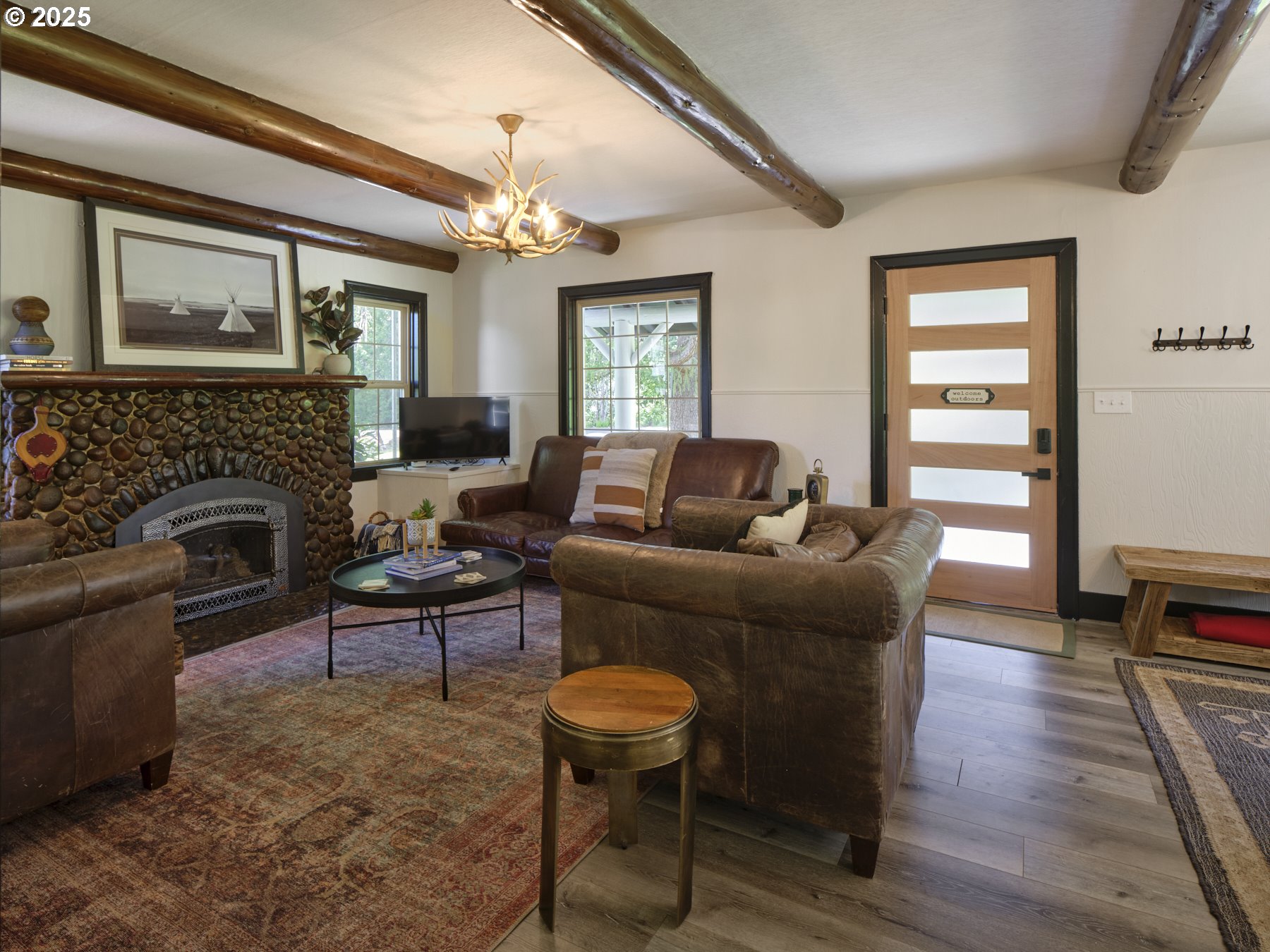 1020 Paine Road Castle Rock, WA 98611 - Photo 7 of 47 Living Room