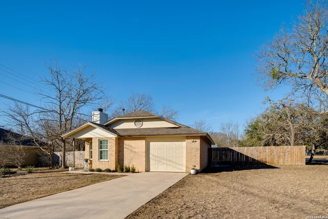 $324,500 | 401 Deer Creek, Boerne, TX 78006