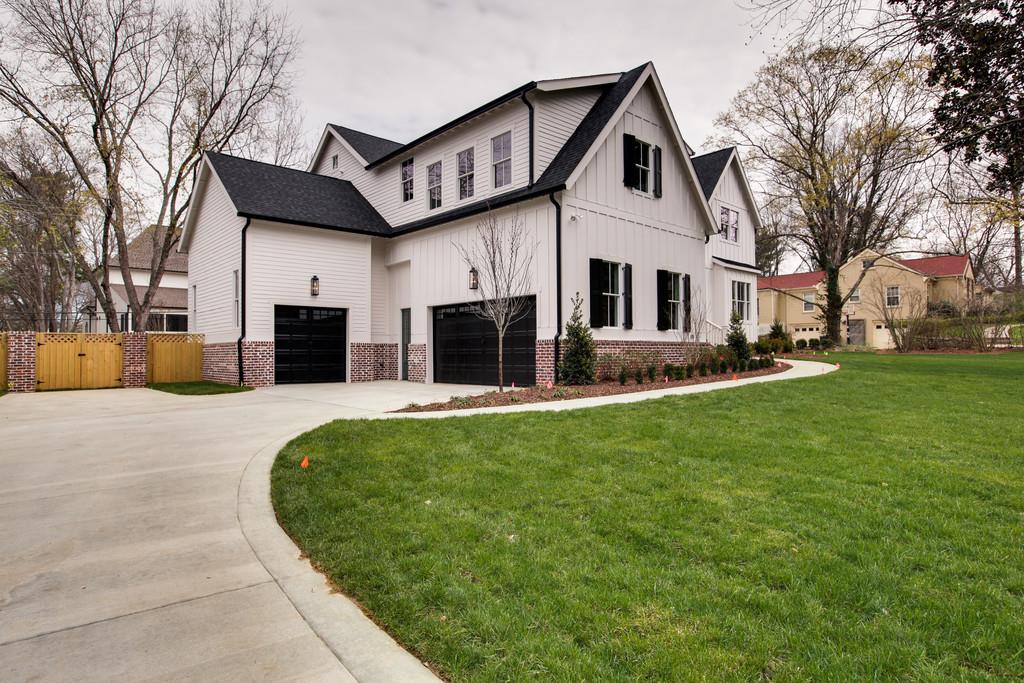 112 Alton Road Nashville, TN 37205 - Photo 2 of 30 a front view of house with yard and green space